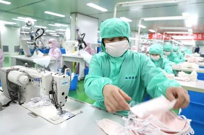 臨危受命轉(zhuǎn)產(chǎn)應(yīng)急物資,家紡企業(yè)扛起責(zé)任共同戰(zhàn)“疫”