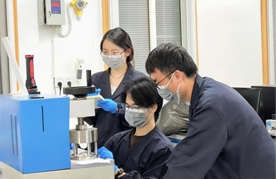 攻克世界難題，中國自主研發出無氟沖鋒衣面料